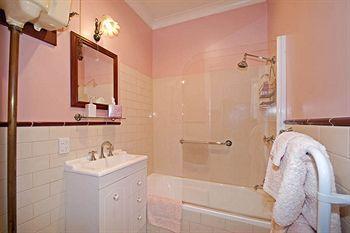 Bed & Breakfast Cambridge House Breakfast & Bed Geeveston